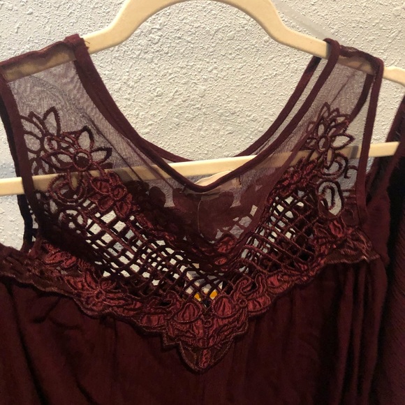 Taylor & Sage cold shoulders blouse - Picture 2 of 6